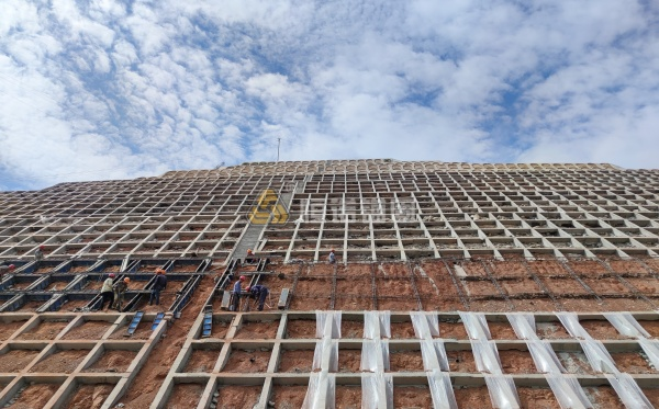 自鉆式錨桿在邊坡工程中的應用