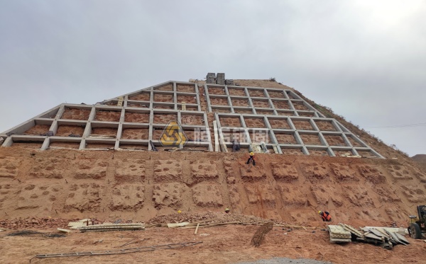 山體護坡錨桿做法