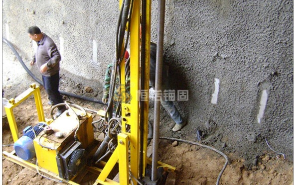 自鉆式錨桿微型樁在邊坡抗滑樁中的應用