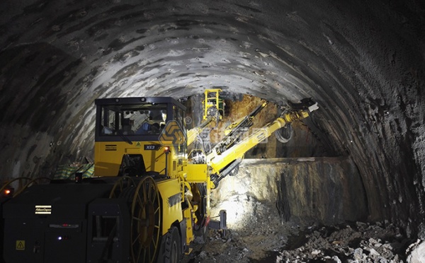 HER51N自鉆式管棚超前支護從被動搶險到主動支護