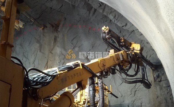 攻克V級破碎圍巖難題！鄭萬高鐵隧道自鉆式管棚支護效率提升60%