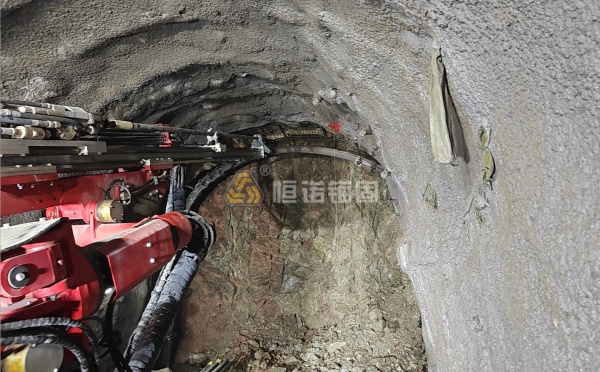 攻克軟巖巷道大變形,揭秘支護失效與自鉆式錨桿創(chuàng)新方案