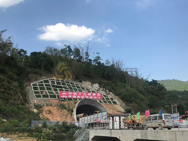 安定隧道自鉆式管棚超前支護項目全景圖 安定隧道自鉆式管棚超前支護項目全景圖