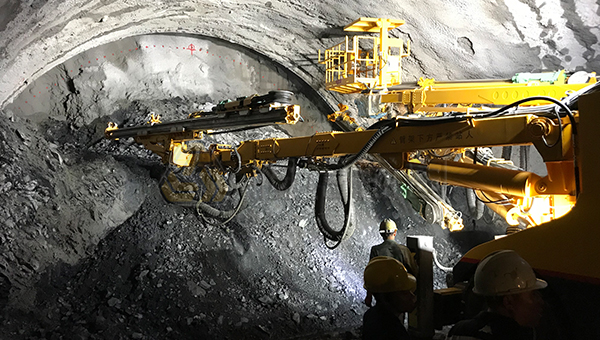 隧道卵石地層支護